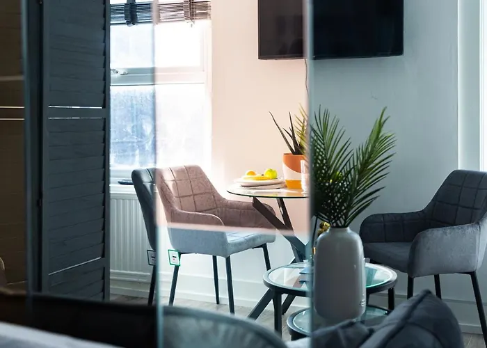 Trendy And Spacious Studio Near Notting Hill 1