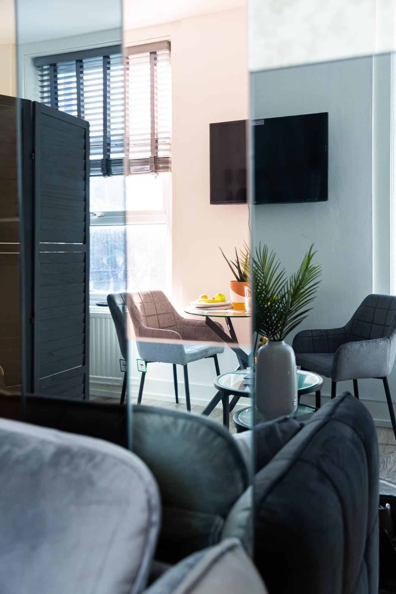 Апартаменты Trendy And Spacious Near Notting Hill 1 Лондон