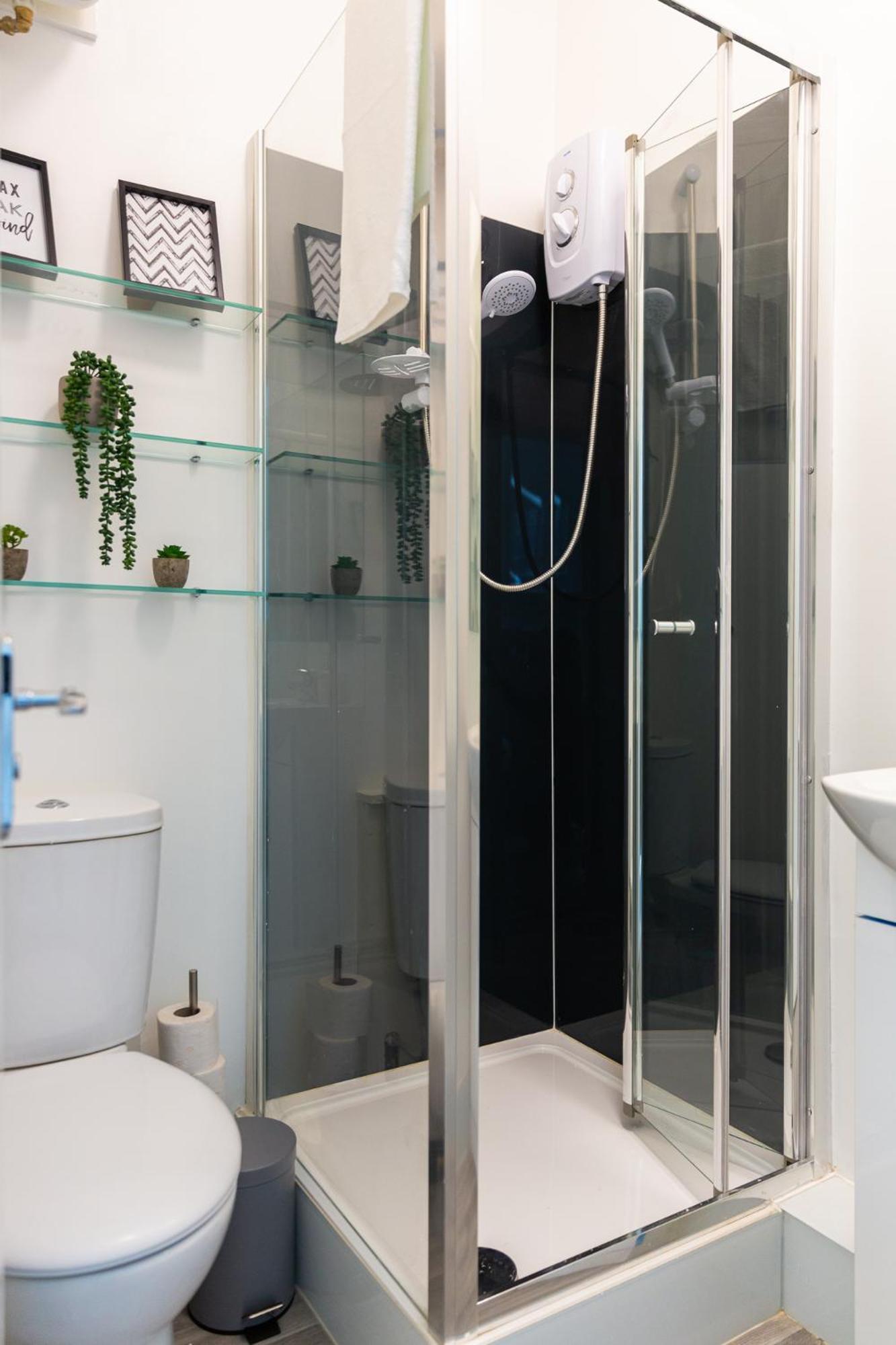 Trendy And Spacious Near Notting Hill 1 Apartment *